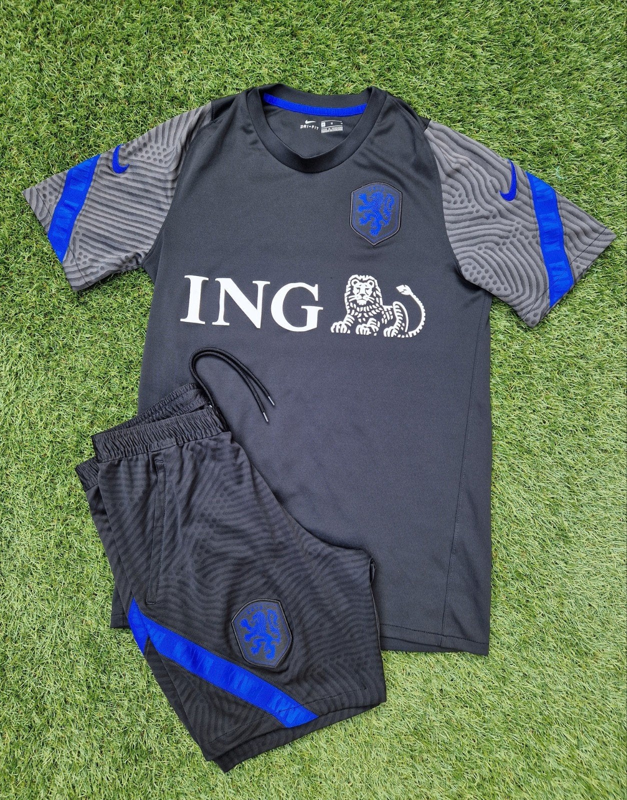 Nederlands elftal tenue 2020 KNVB Oranje shirt + broekje, Maat 52/54 (L), Blauw, Nike, Ophalen of Verzenden