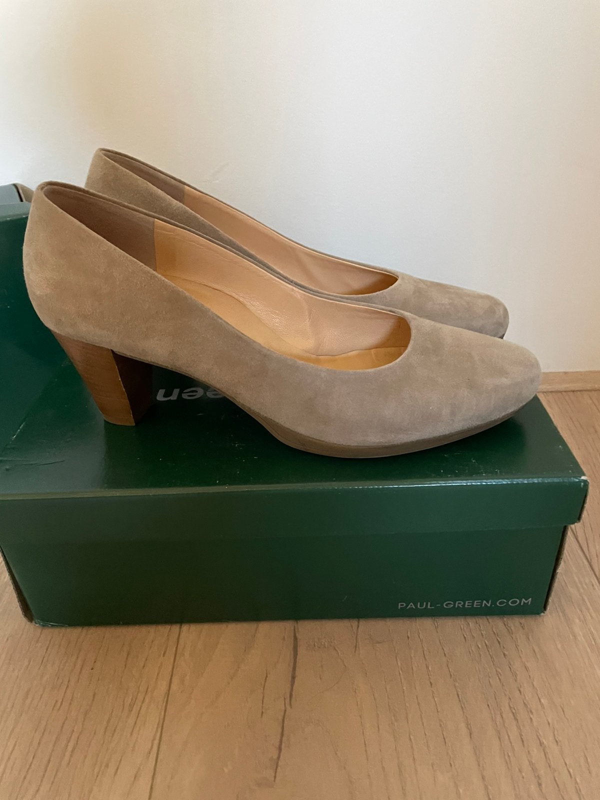 Paul Green pumps beige en zwart maat 39 (6), Ophalen, Zo goed als nieuw, Zwart