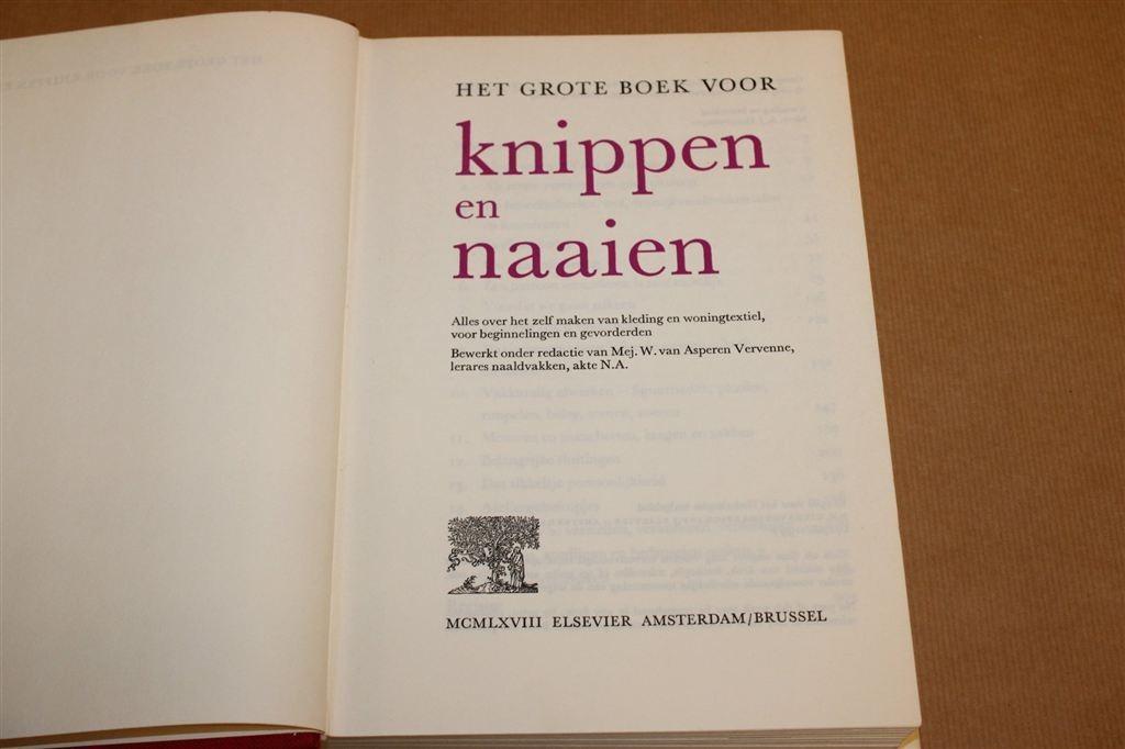 Het Grote Boek Voor Knippen En Naaien — Vintage 1968, Boeken, Ophalen of Verzenden, Gelezen, Overige onderwerpen