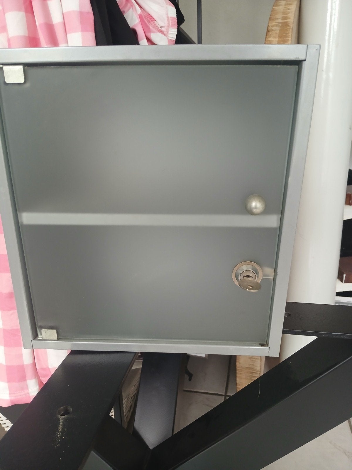 Metalen kastje met glazen deur en slot, Huis en Inrichting, Ophalen, Gebruikt