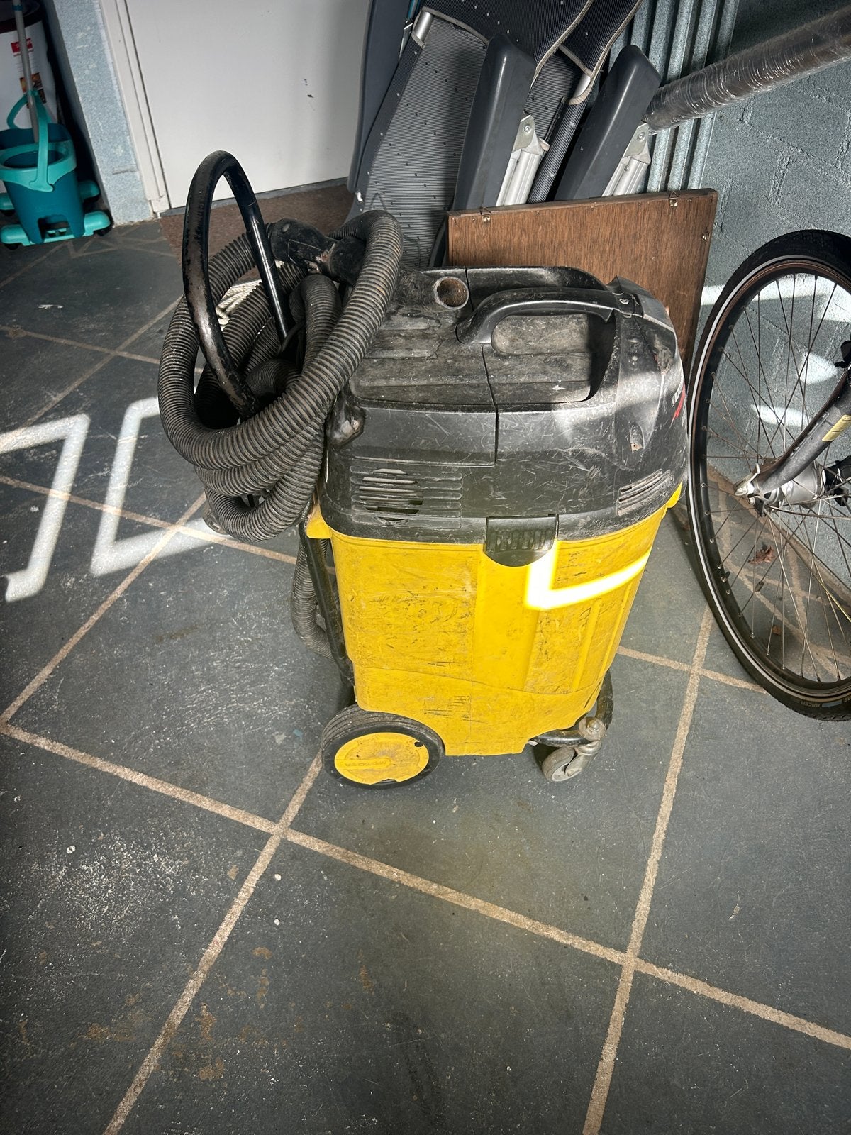Kärcher NT 611 Stof-/Waterzuiger met Reservefilters, Doe-het-zelf en Verbouw, Ophalen, Gebruikt