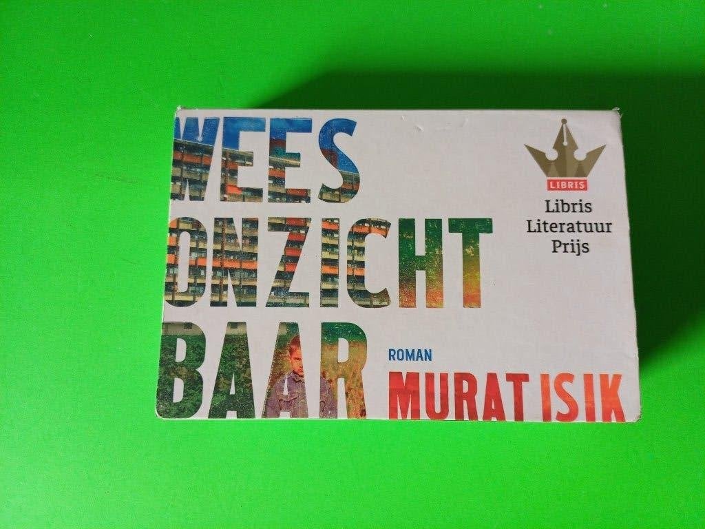 Boekje Dwarsligger nr 458 - Murat Isik - Wees Onzichtbaar, Boeken, Ophalen of Verzenden, Gelezen