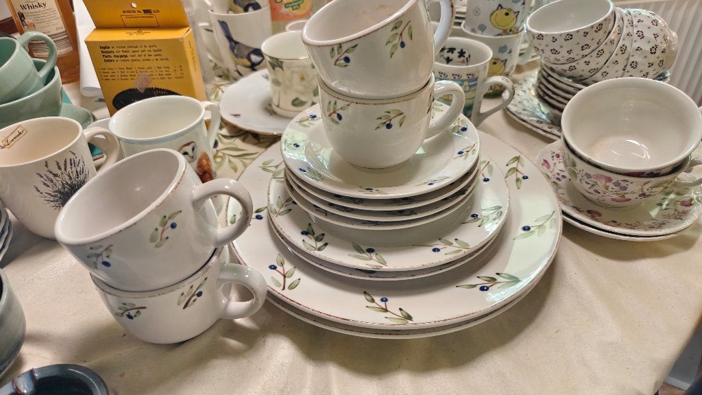 mooi aardewerk olijftak servies, Ophalen of Verzenden, Zo goed als nieuw, Aardewerk, Landelijk/Boerenbont