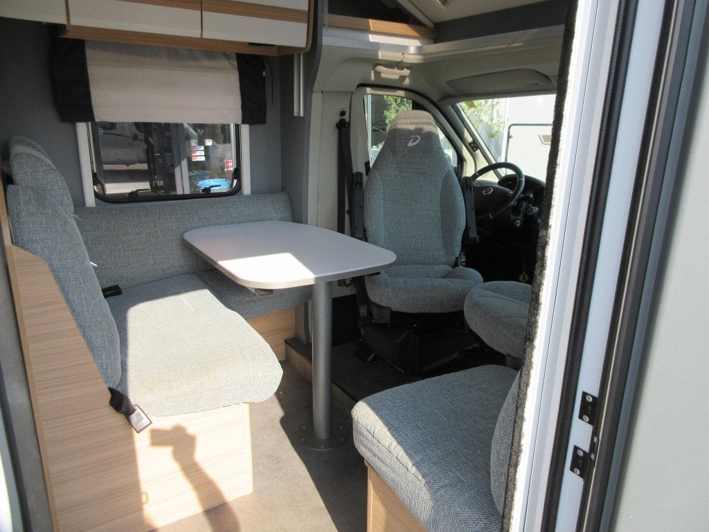 Dethleffs Just 90 7052 EB 90Years, Caravans en Kamperen, Campers, Fiat, Hordeur, L-zit, Half-integraal