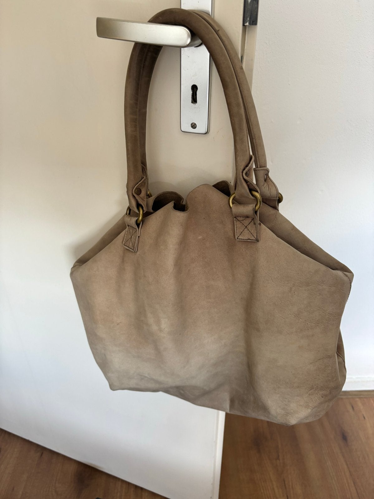 Fab. handtas in beige/bruin suède, Ophalen of Verzenden, Gebruikt, Beige, Handtas