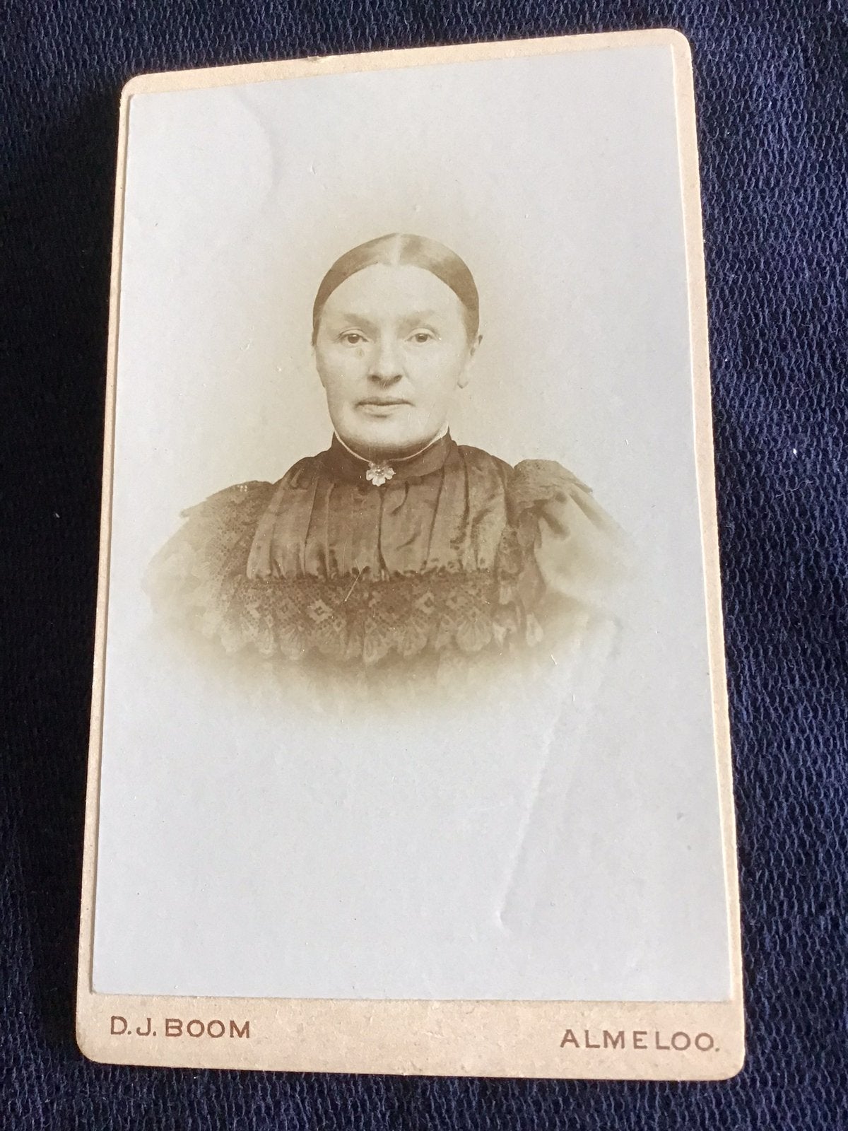 CDV, Vrouw, D.J. BOOM, ALMELO, Carte de Visite, Ophalen of Verzenden, Voor 1940, Gebruikt, Foto