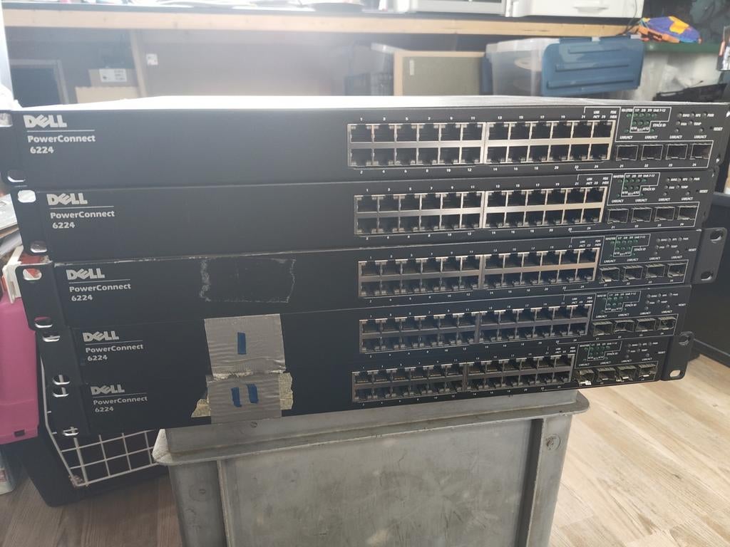 5x Dell PowerConnect 6224 Switches - Netwerkapparatuur, Computers en Software, Netwerk switches, Ophalen of Verzenden, Gebruikt