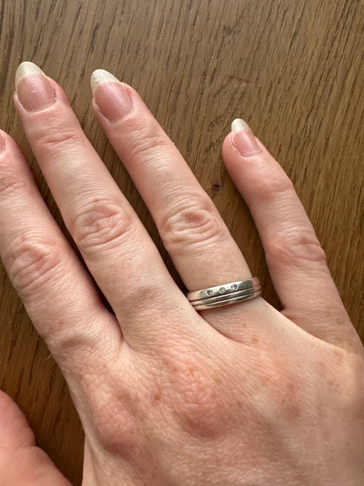Sterling zilveren ring (925) met 3 zirkonia steentjes, Ophalen, Zo goed als nieuw, 17 tot 18, Met edelsteen