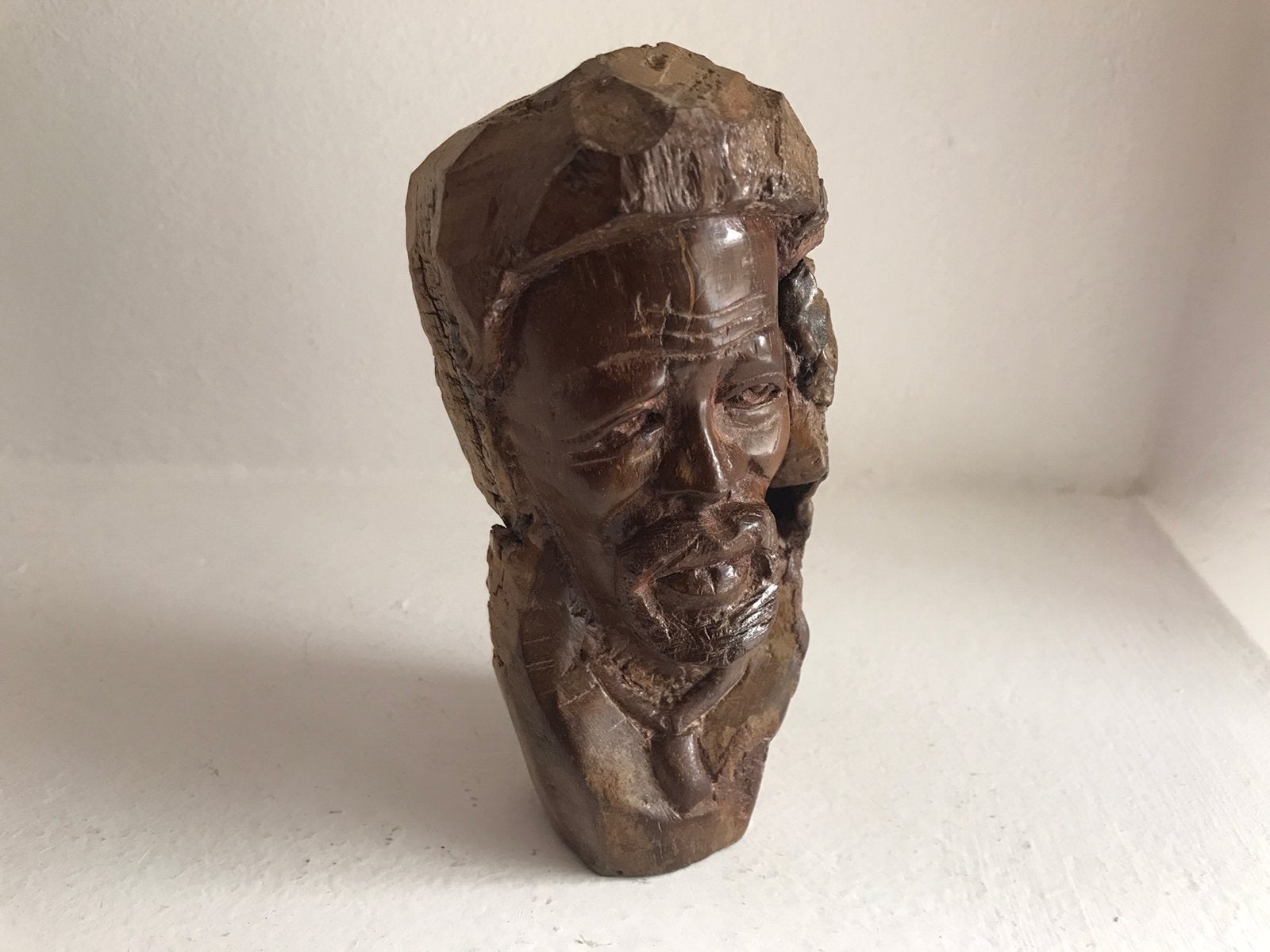 Beeldje man versteend hout, Ophalen of Verzenden, Gebruikt, Mens