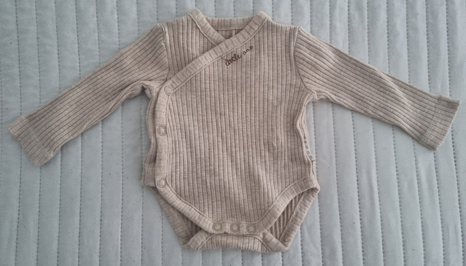 Little one maat 38 44 prematuur rompertje beige shirtje, Kinderen en Baby's, Babykleding | Prematuur, Little One, Zo goed als nieuw