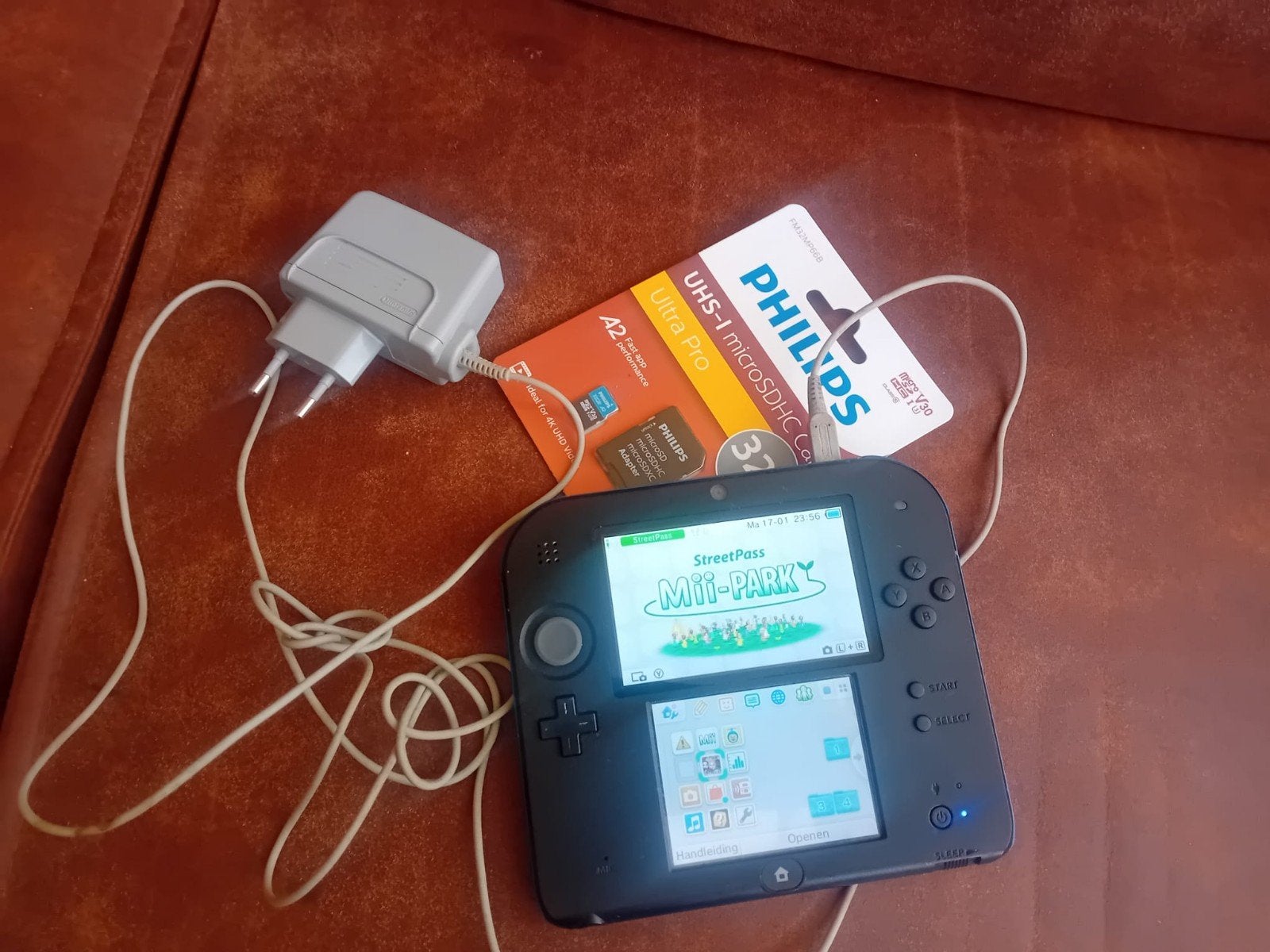 Nintendo 2DS Zwart met oplader en 32GB MicroSD, Ophalen, Gebruikt, Zwart, 2DS
