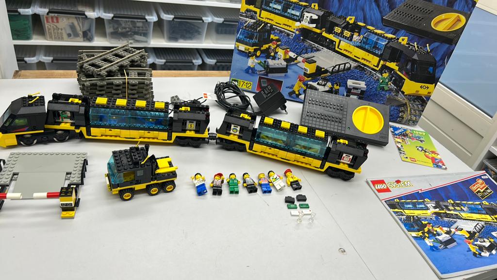 SB2921 Lego trein 9v 4559 compleet + doos + boekjes., Kinderen en Baby's, Speelgoed | Duplo en Lego, Ophalen of Verzenden, Zo goed als nieuw