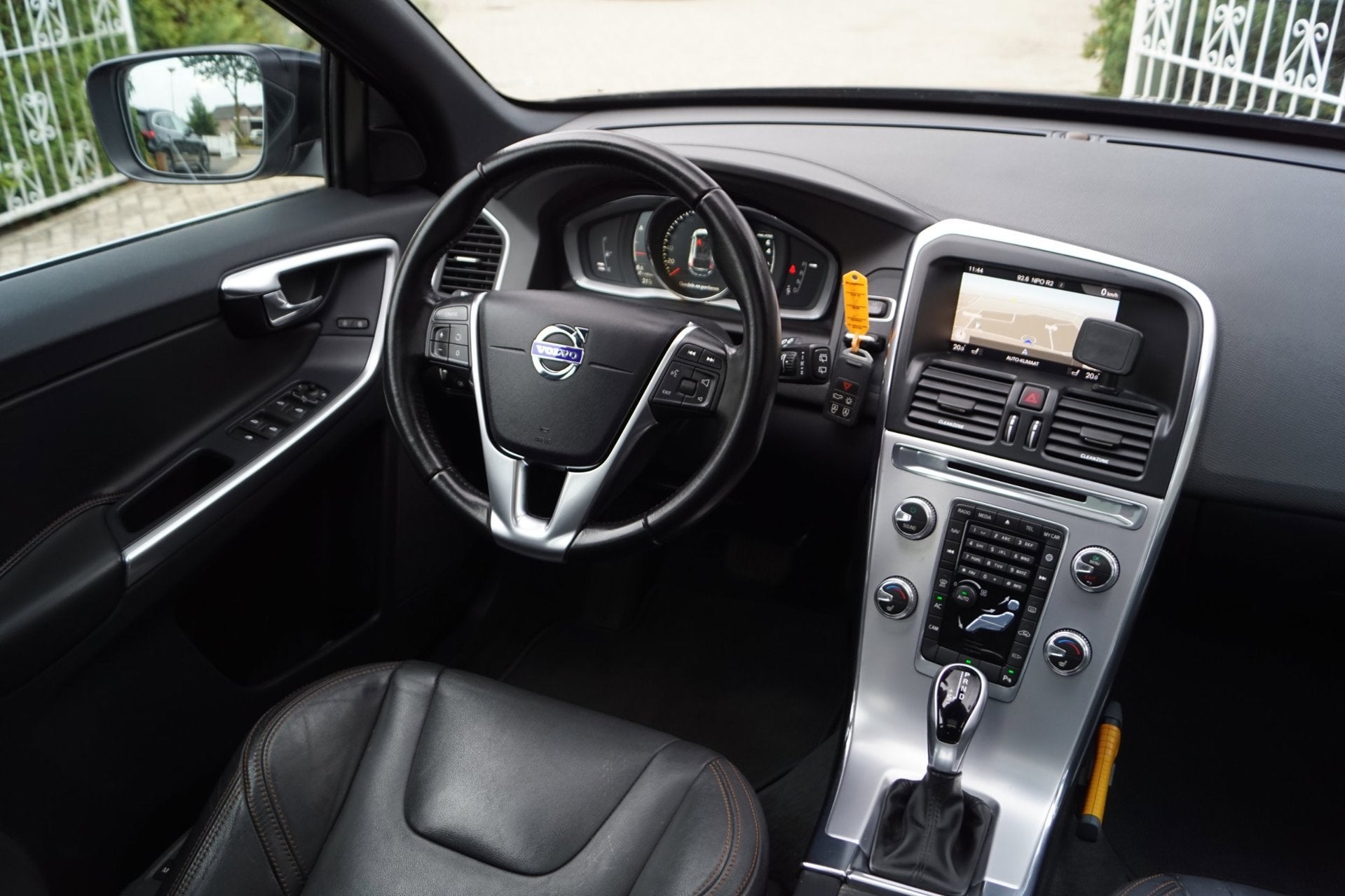Volvo XC60 2.0 T5 FWD Polar+ Autom Panodak Leder Sportst Sto, Auto's, 15 km/l, Gebruikt, 4 cilinders, 1969 cc