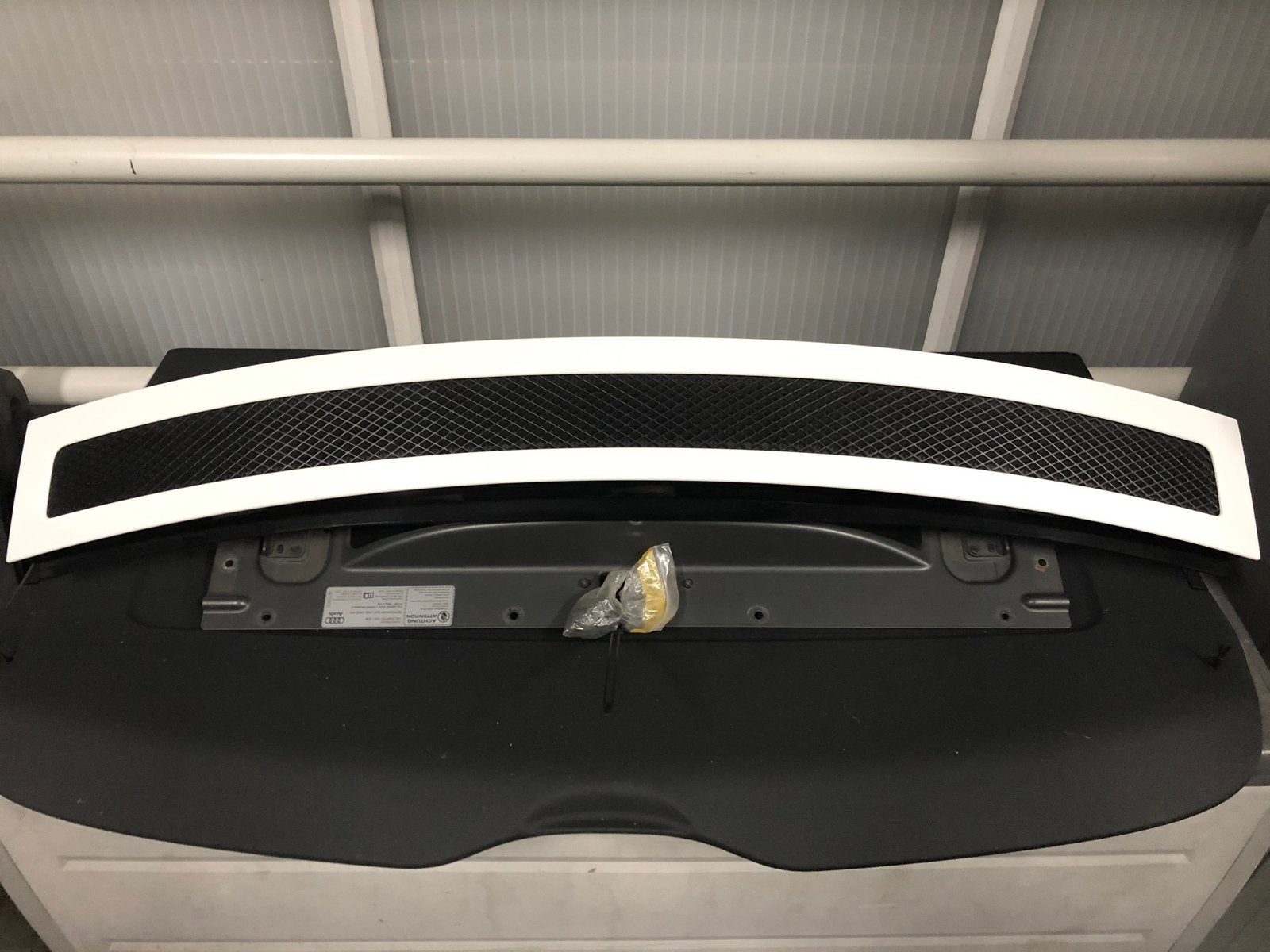 Originele Audi R8 (42) elekt. achterspoiler OEM – V8/V10, Ophalen