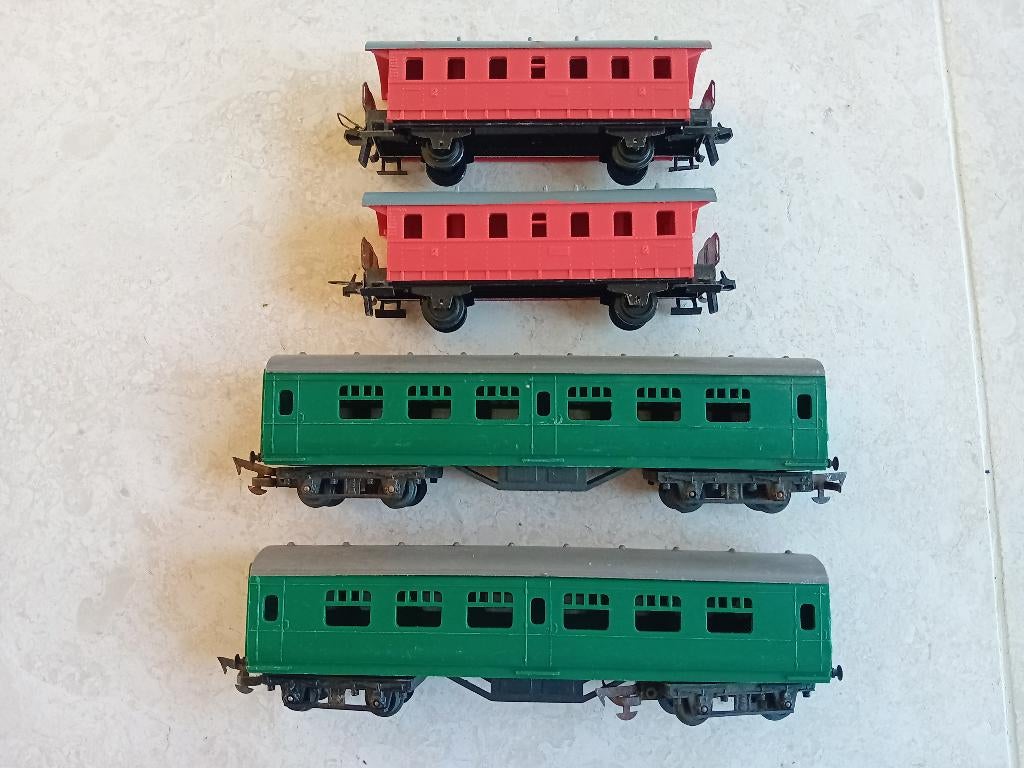 H0#497 Triang en Trix express rijtuigen., Hobby en Vrije tijd, Modeltreinen | H0, Gebruikt, Gelijkstroom, Trix, Wagon