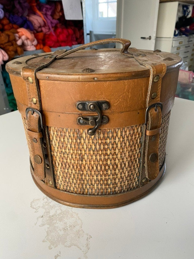Bijzondere houten hoedendoos met leer en vlechtwerk, Ophalen of Verzenden