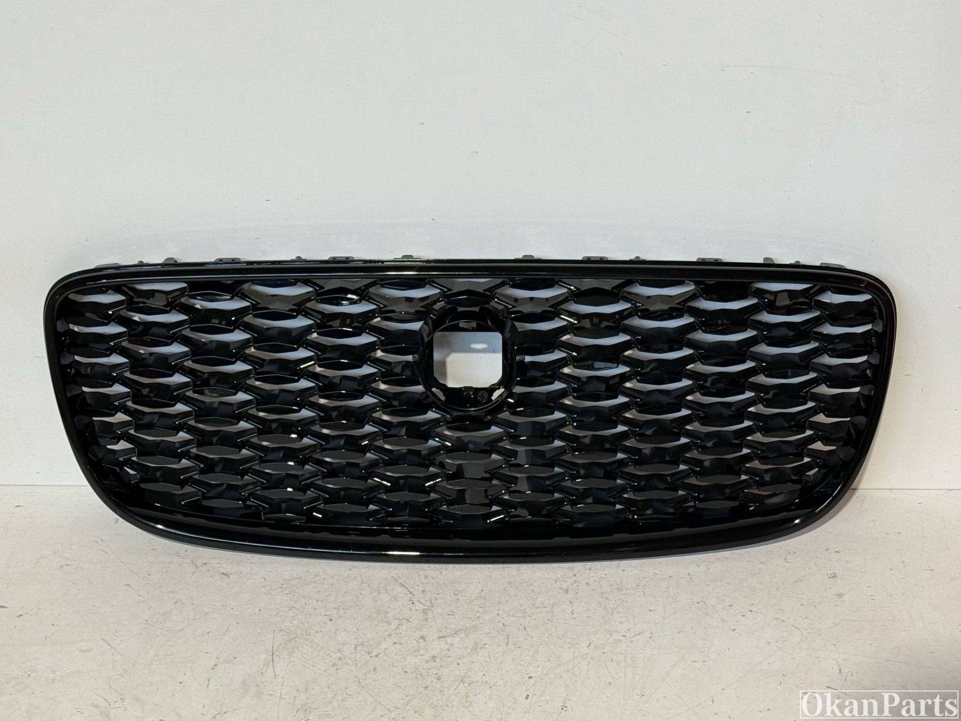 Jaguar F-Pace Grille MK83-8A100-AA, Gebruikt, Voor, Abbey Road, Whitley 1
CV3 4LF  Coventry, Jaguar