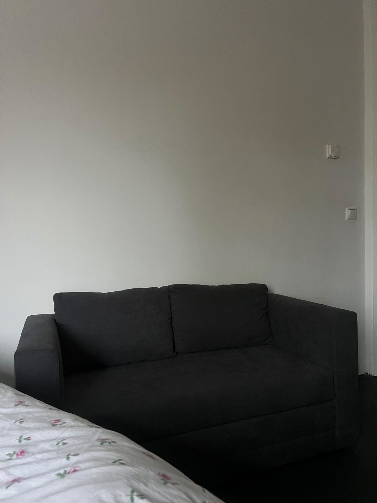 Donkergrijze slaapbank leenbakker, Ophalen, Eenpersoons, 75 tot 100 cm, Zo goed als nieuw