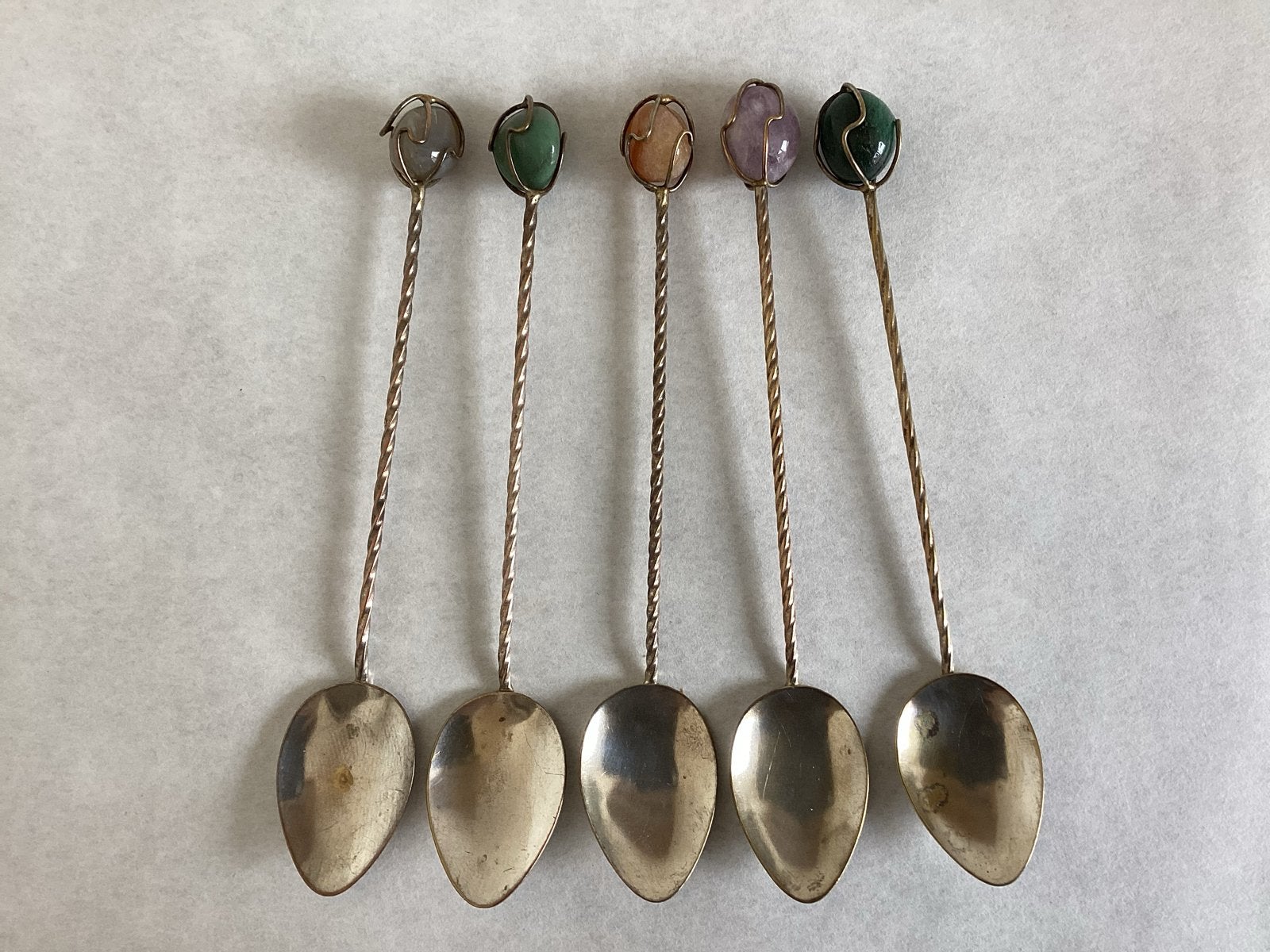 Set van 5 vintage theelepels met edelstenen - 15,5 cm., Ophalen of Verzenden