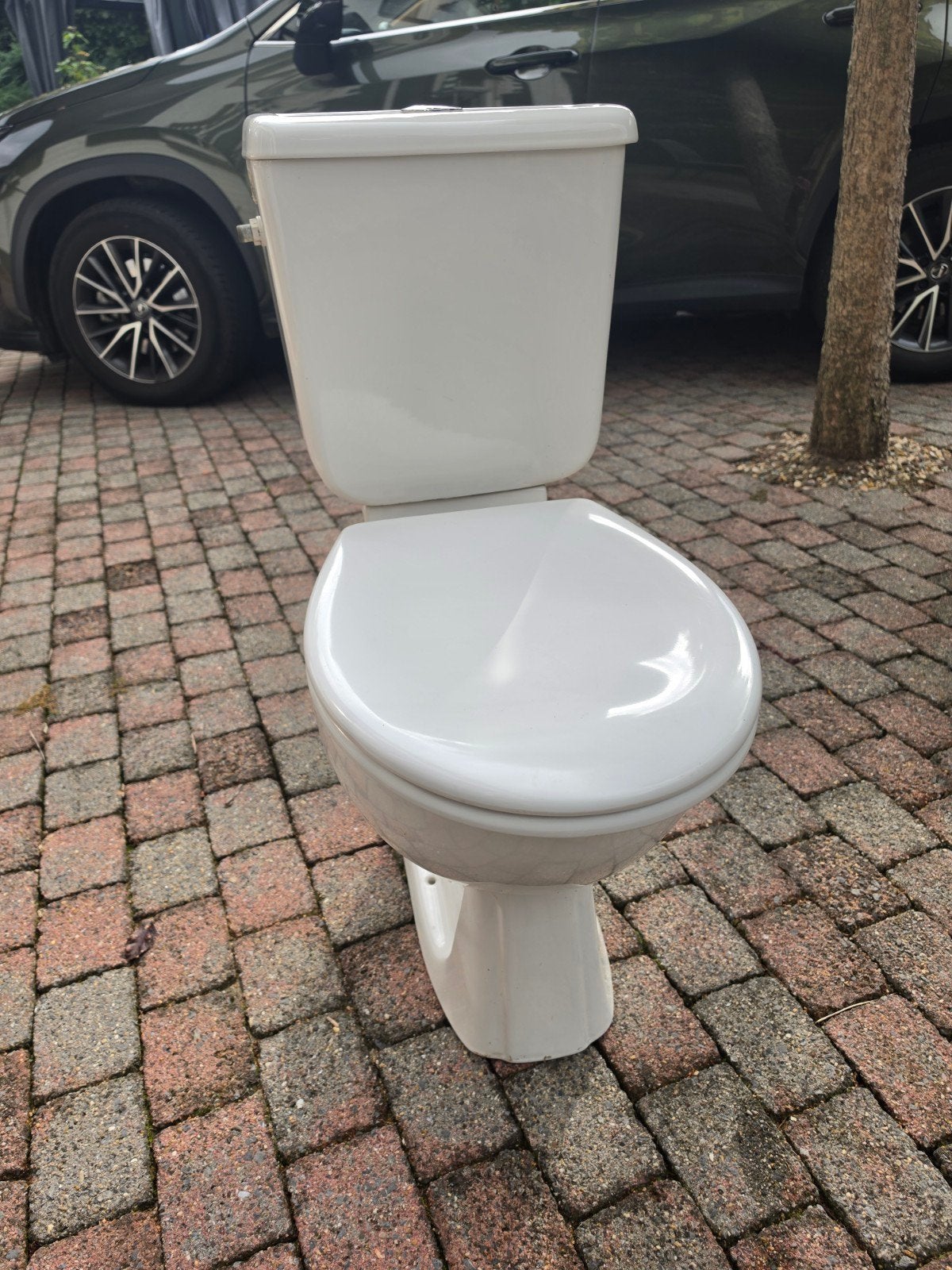 Gratis af te halen wit toilet met stortbak en bril, Ophalen, Zo goed als nieuw, Toilet