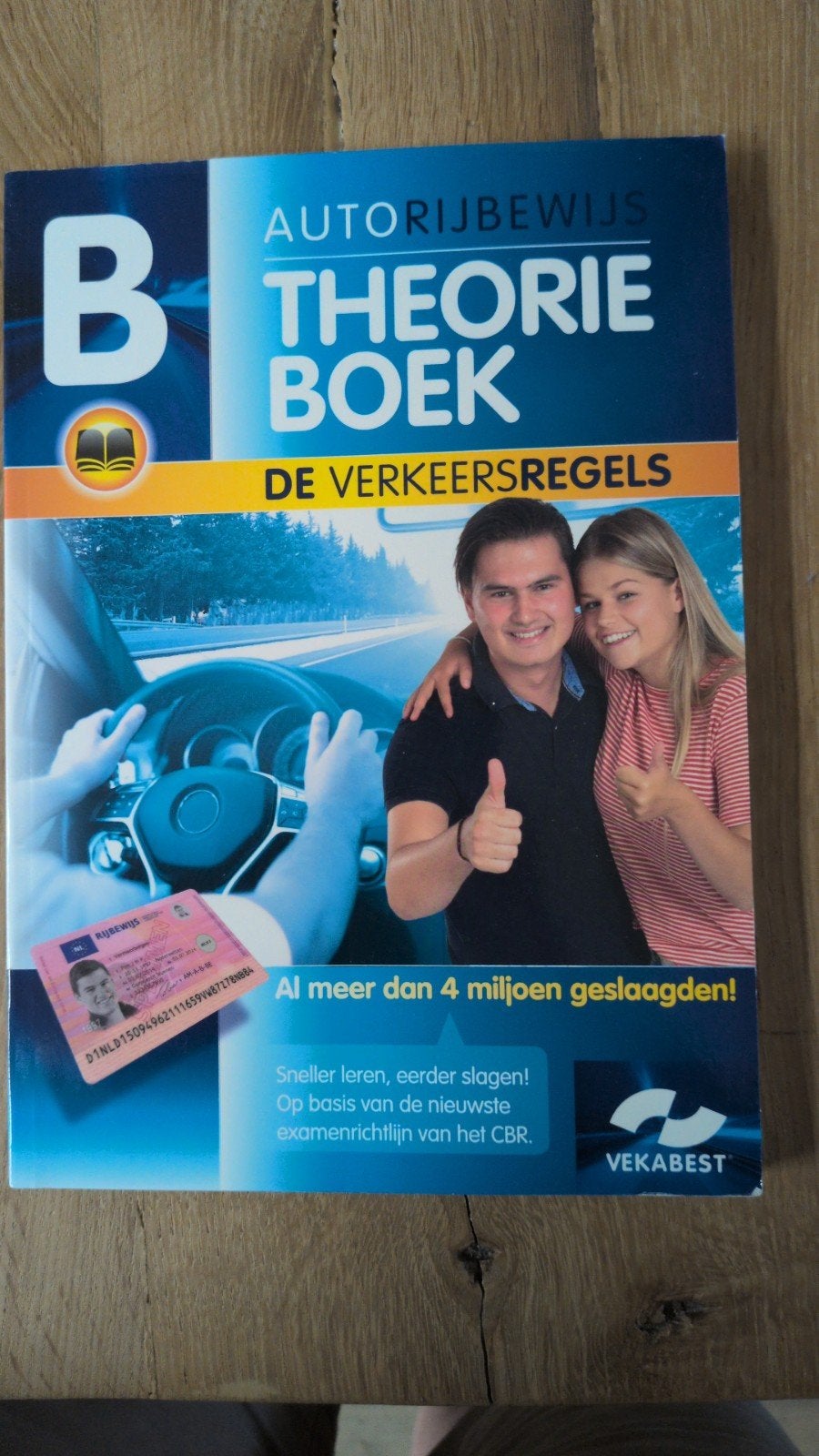 VekaBest Theorieboek Verkeersregels CBR, Boeken, Ophalen of Verzenden, Zo goed als nieuw, Overige niveaus, VekaBest