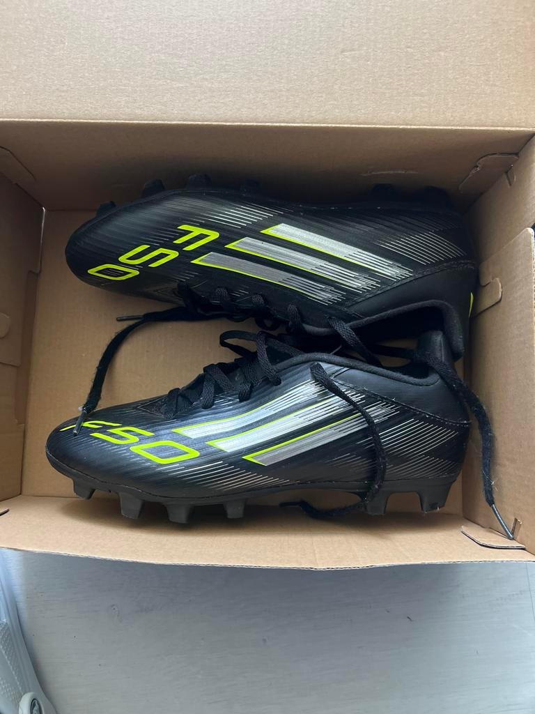 Adidas F50 Voetbalschoenen Zwart/Geel, Maat XS of kleiner, Schoenen, Ophalen of Verzenden, Zo goed als nieuw