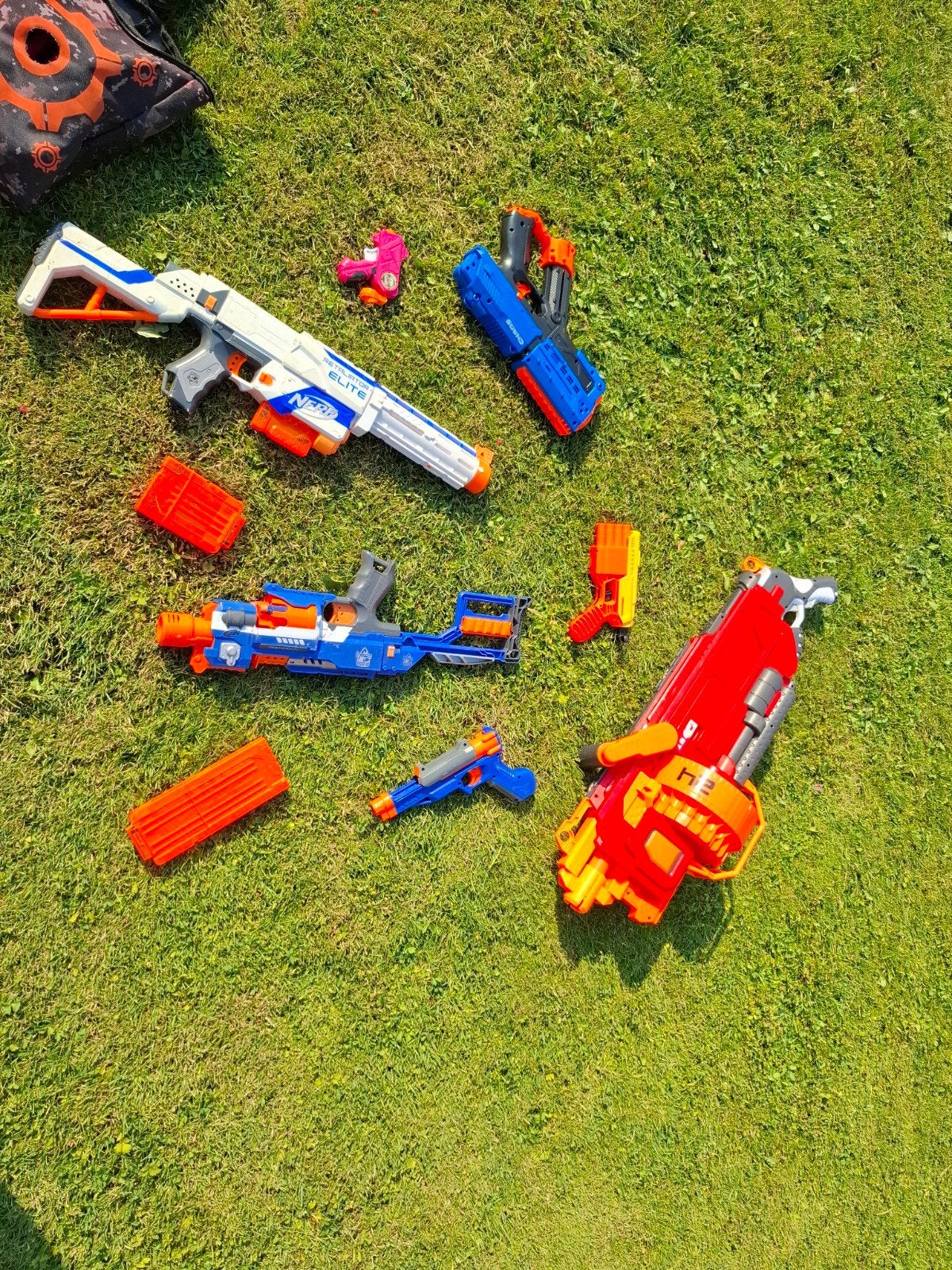 Heel veel nerf pistolen hesje en tas, Ophalen