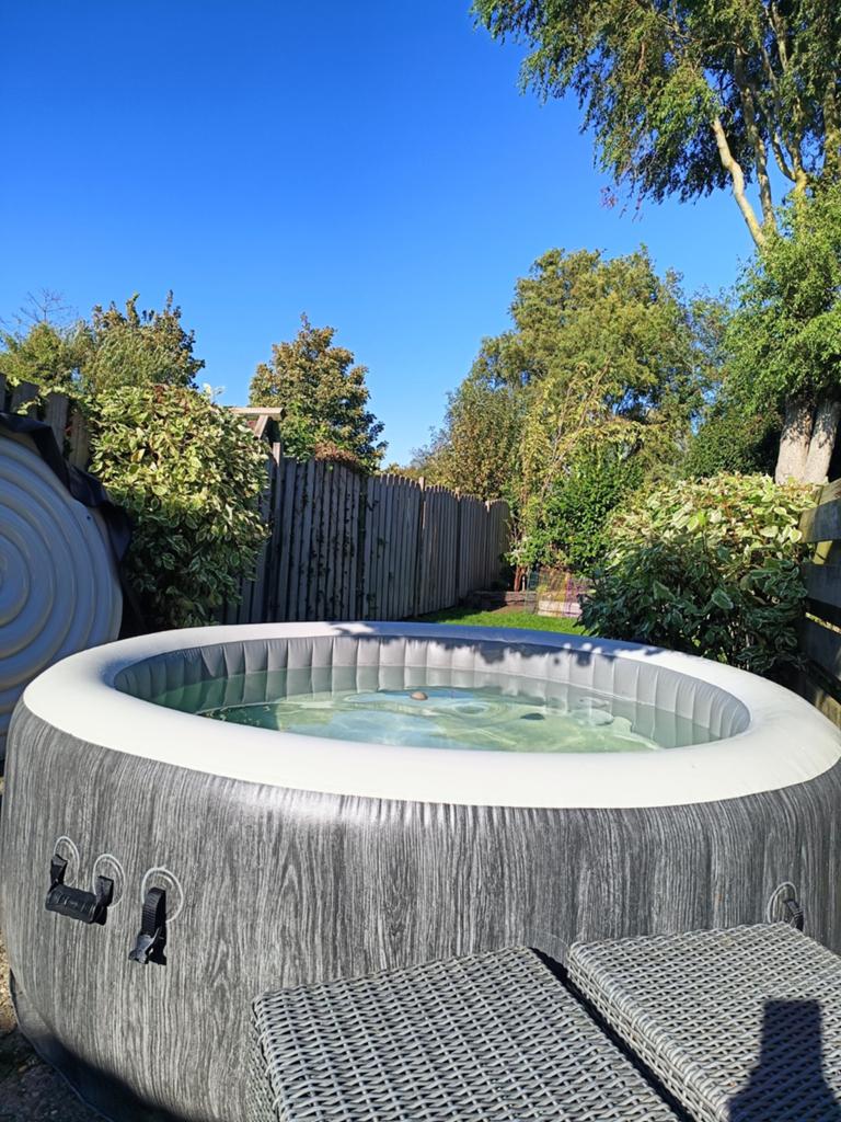 Jacuzzi Intex 6 pers., Ophalen, Zo goed als nieuw, Filter, Opblaasbaar