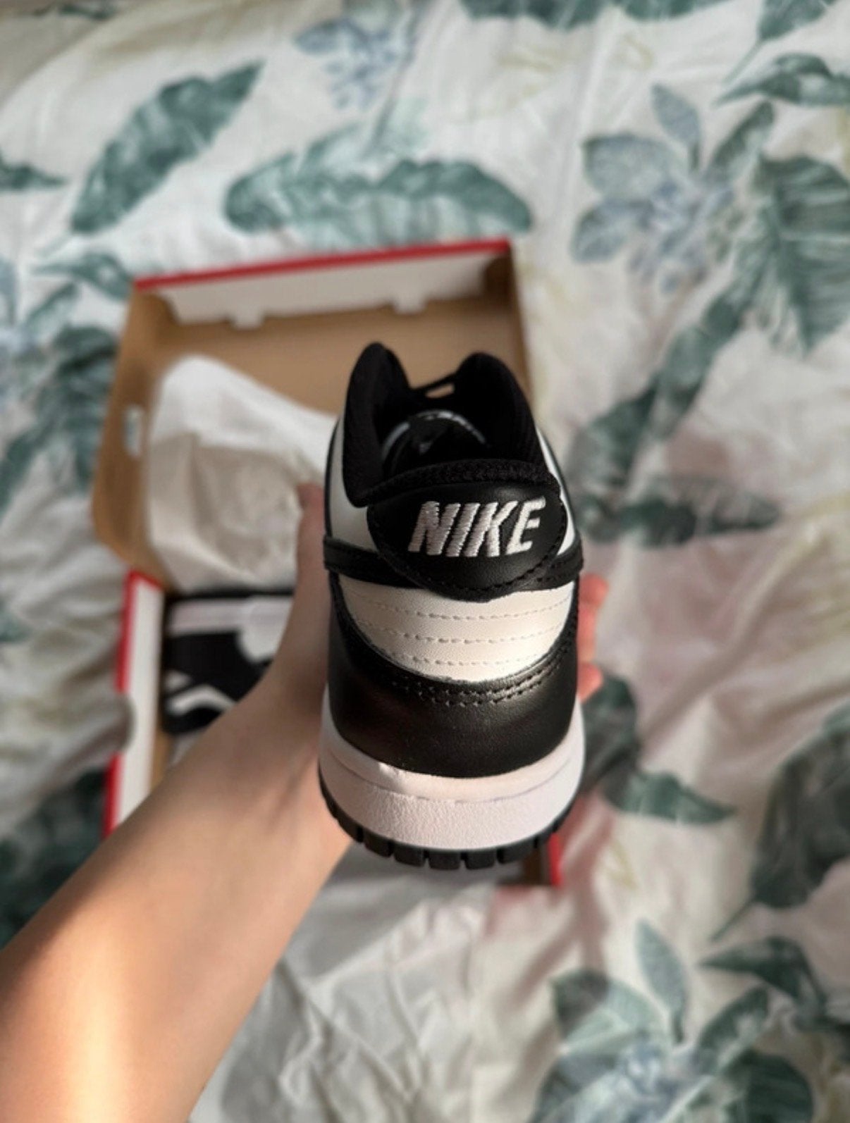 Nike Dunk Low (GS) Zwart/Wit - Maat 37.5, Kleding | Dames, Schoenen, Ophalen of Verzenden, Nieuw, Zwart, Sneakers of Gympen