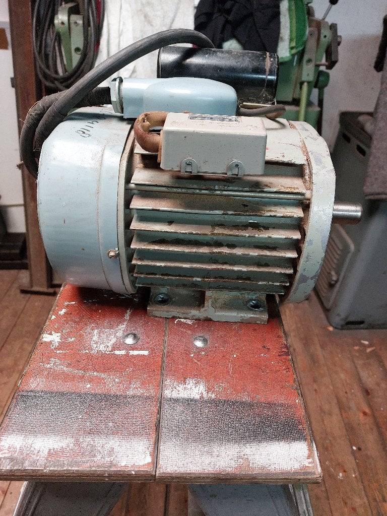 Elektromotor 220 volt, Doe-het-zelf en Verbouw, Ophalen, Gebruikt, Elektromotor, 1800 rpm of meer