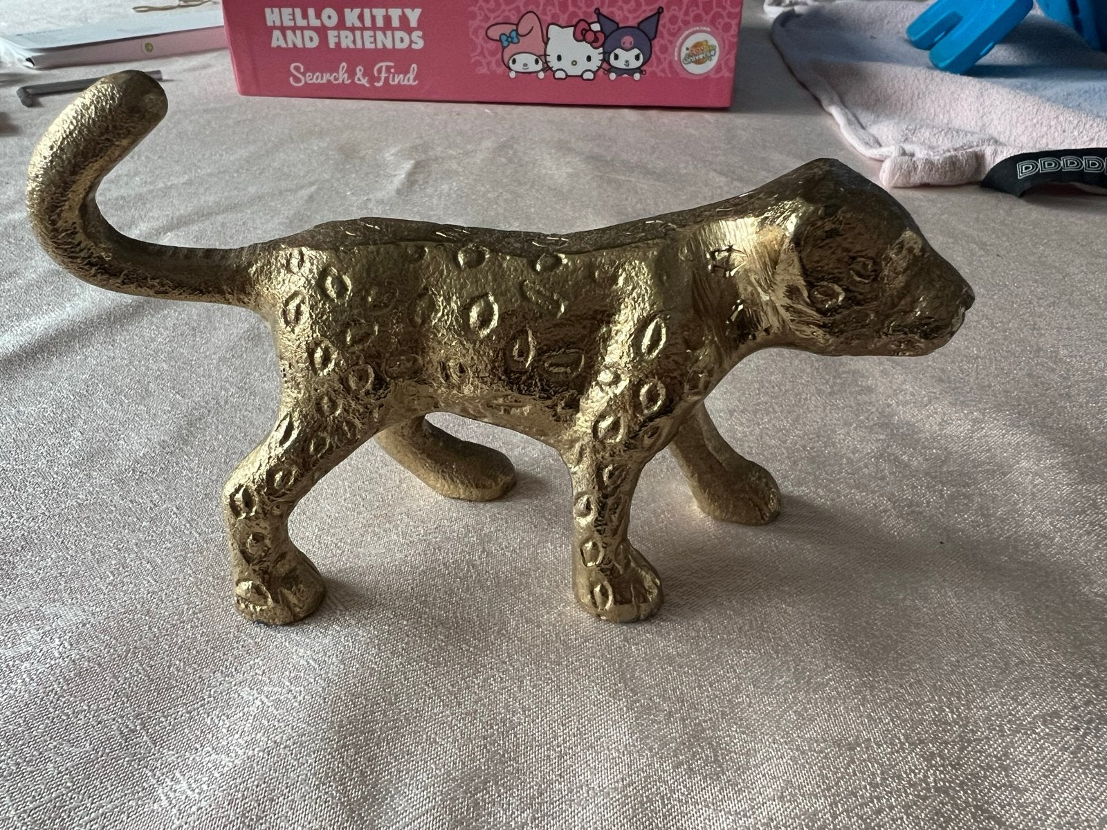 Goudkleurig beeldje van een luipaard, Ophalen of Verzenden, Gebruikt, Goud, Overige materialen