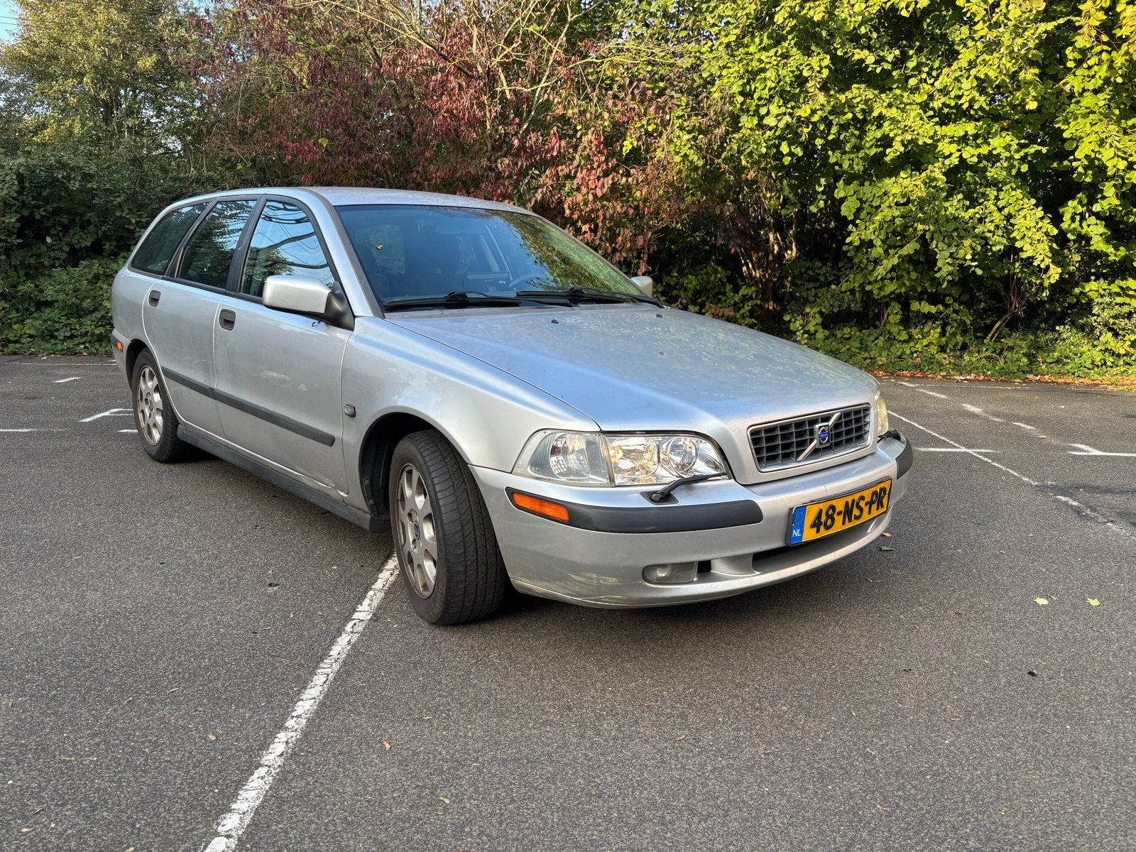 Volvo V40 1.6 I 16V 2004 Grijs, 4 cilinders, Handgeschakeld, 1587 cc, 66 €/maand