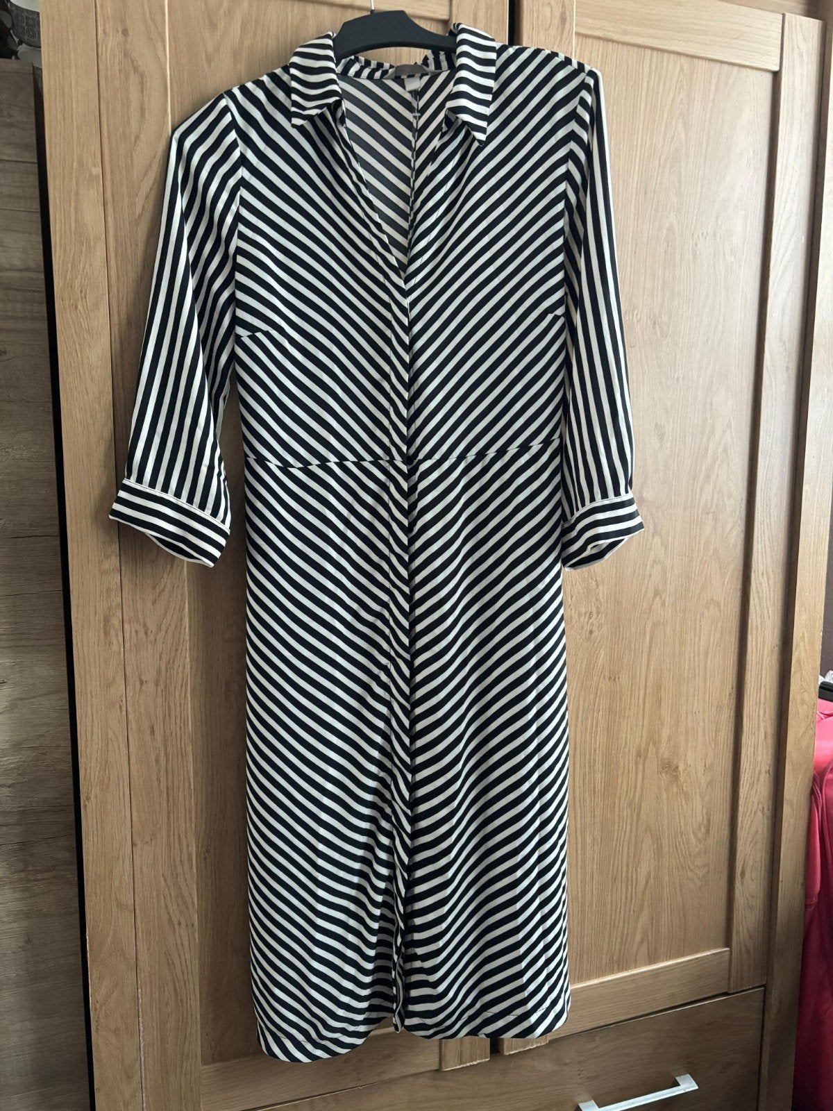H&M gestreepte midi-jurk met ceintuur, Maat 38/40 (M), H&M, Zwart, Ophalen of Verzenden
