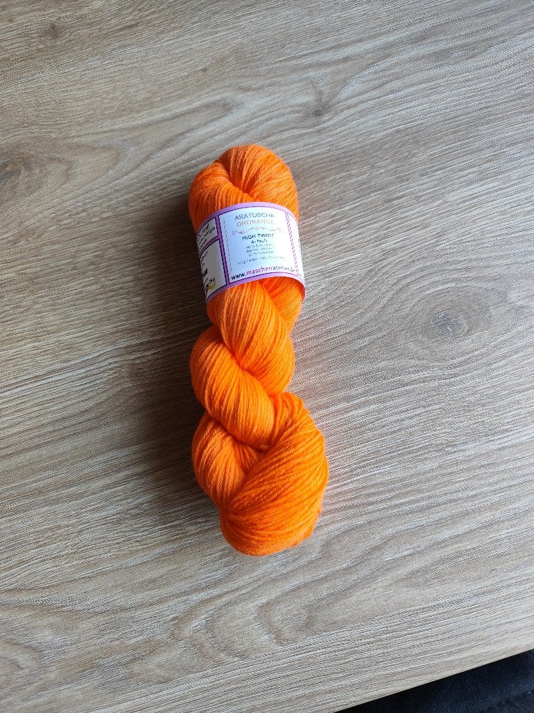 T.k. streng handgeverfde oranje sokkenwol, Ophalen of Verzenden, Nieuw, Breien of Haken, Wol of Garen