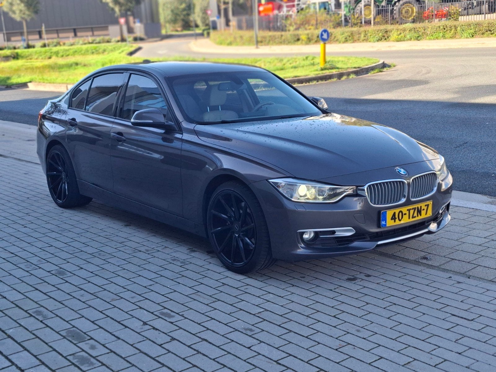 BMW 3-serie 328i F30 Automaat – 245 pk – Bruingrijs metallic, Auto's, Automaat, 745 kg, Achterwielaandrijving, Beige