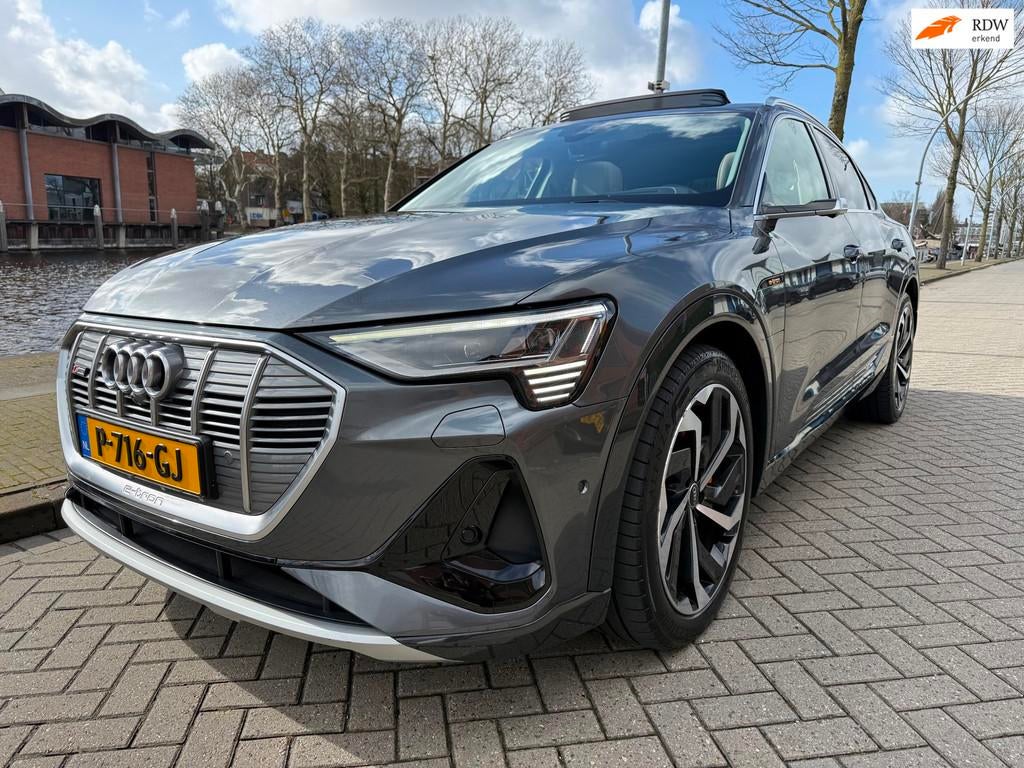 Audi E-tron Sportback 55 quattro S edition 95 kWh, Automaat, 131 €/maand, Beige, 95 kWh