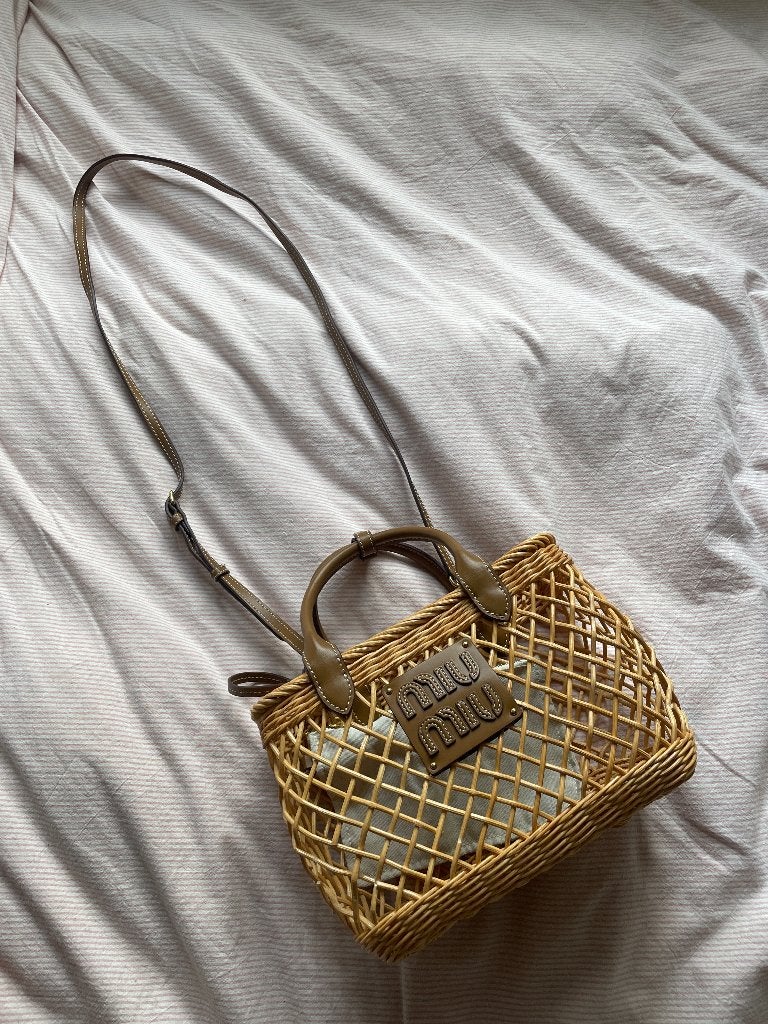 miu bruine rieten handtas met strap, Ophalen of Verzenden, Gebruikt, Bruin, Handtas