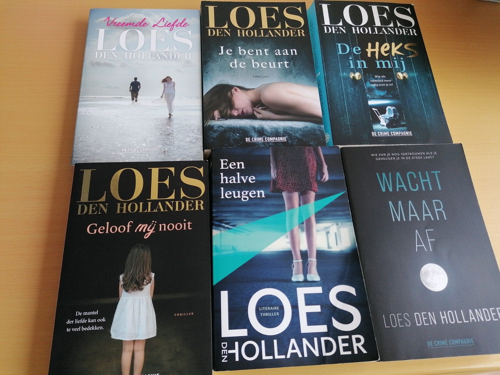 6 x Loes den Hollander-Wacht maar af-Een halve leugen-Vreemd, Ophalen of Verzenden, Gelezen, Loes den Hollander, Nederland
