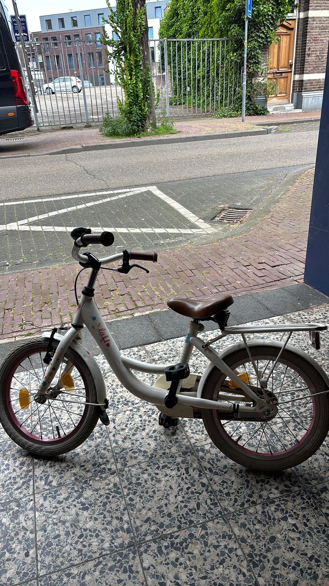 Merk Lief, wit,, Fietsen en Brommers, Fietsen | Kinderfietsjes, Ophalen, Zo goed als nieuw, Minder dan 16 inch, Zijwieltjes