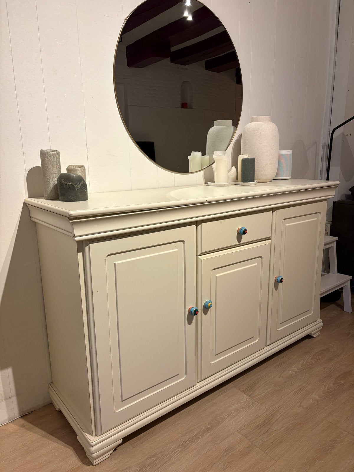 Crèmekleurig dressoir met deuren en lade, Huis en Inrichting, Ophalen, Gebruikt, 100 tot 150 cm, Met lade(s)