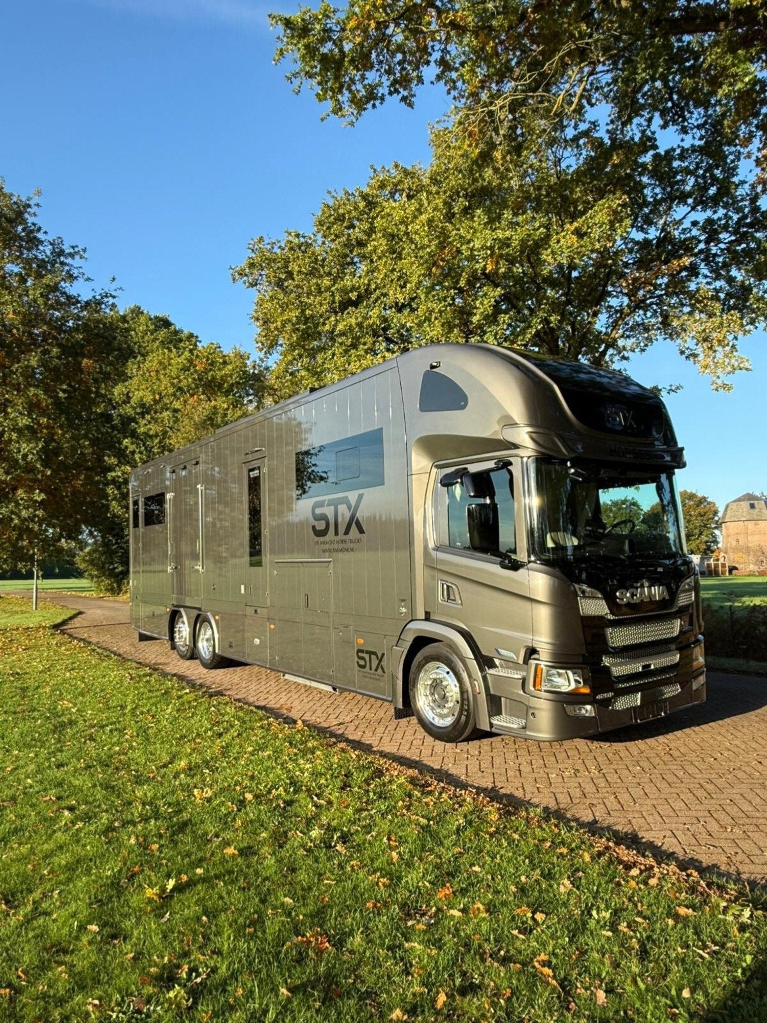 Scania P420 Luxury-line met pop-up en pop-out. id 69, Dieren en Toebehoren, Paarden en Pony's | Trailers en Aanhangwagens, Nieuw