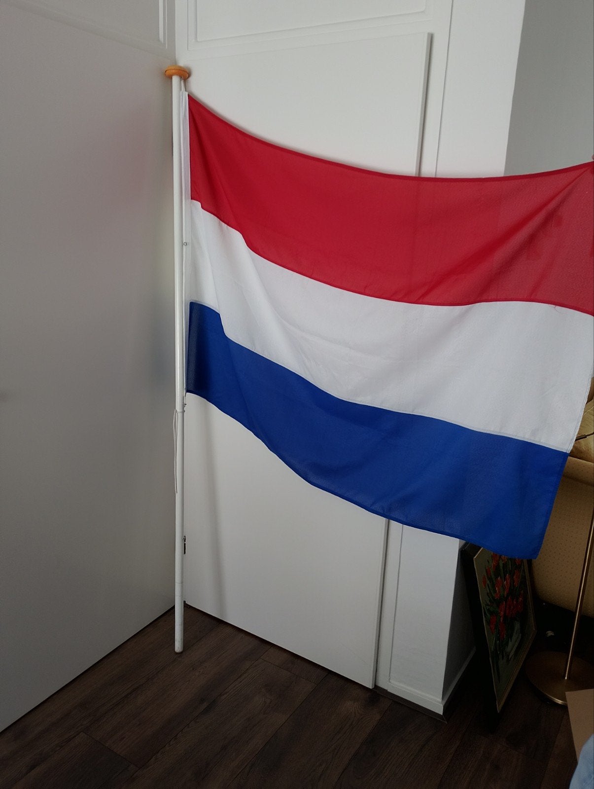 Nederlandse vlag met stok, Ophalen