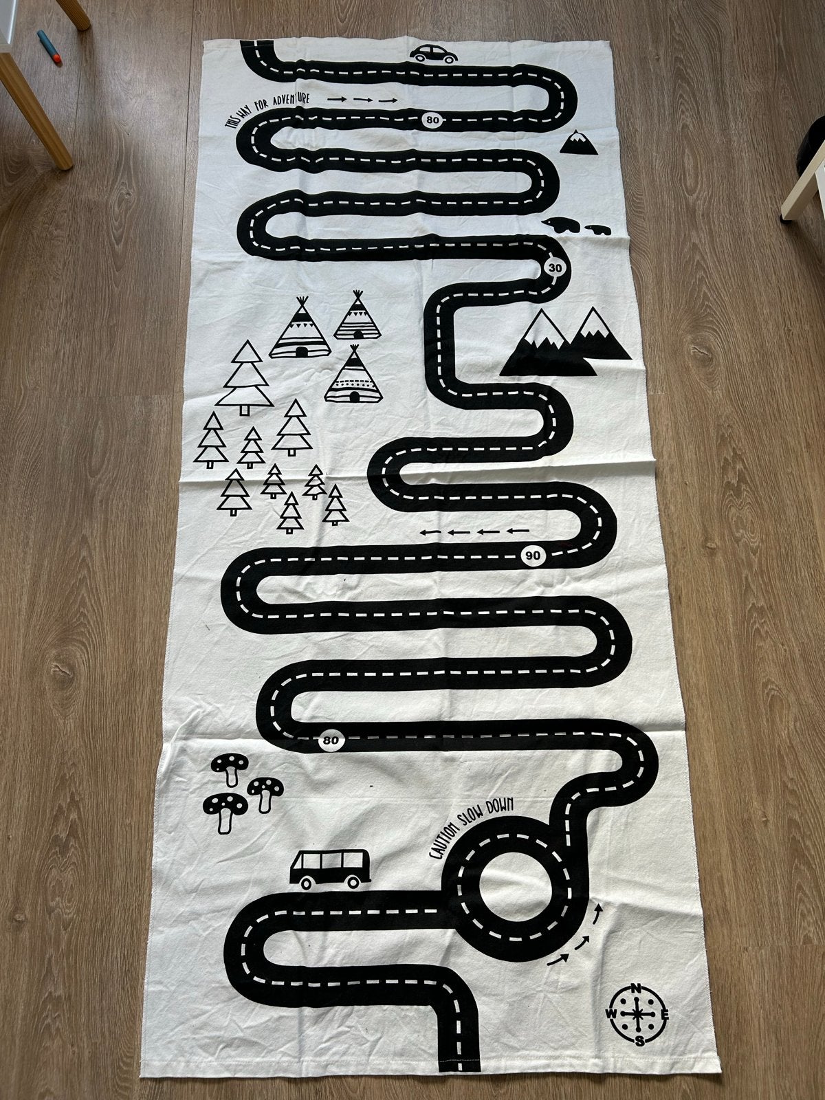 Speelkleed met wegen en avontuurlijk landschap, Kinderen en Baby's, Speelgoed | Speelkleden, Ophalen of Verzenden, Gebruikt