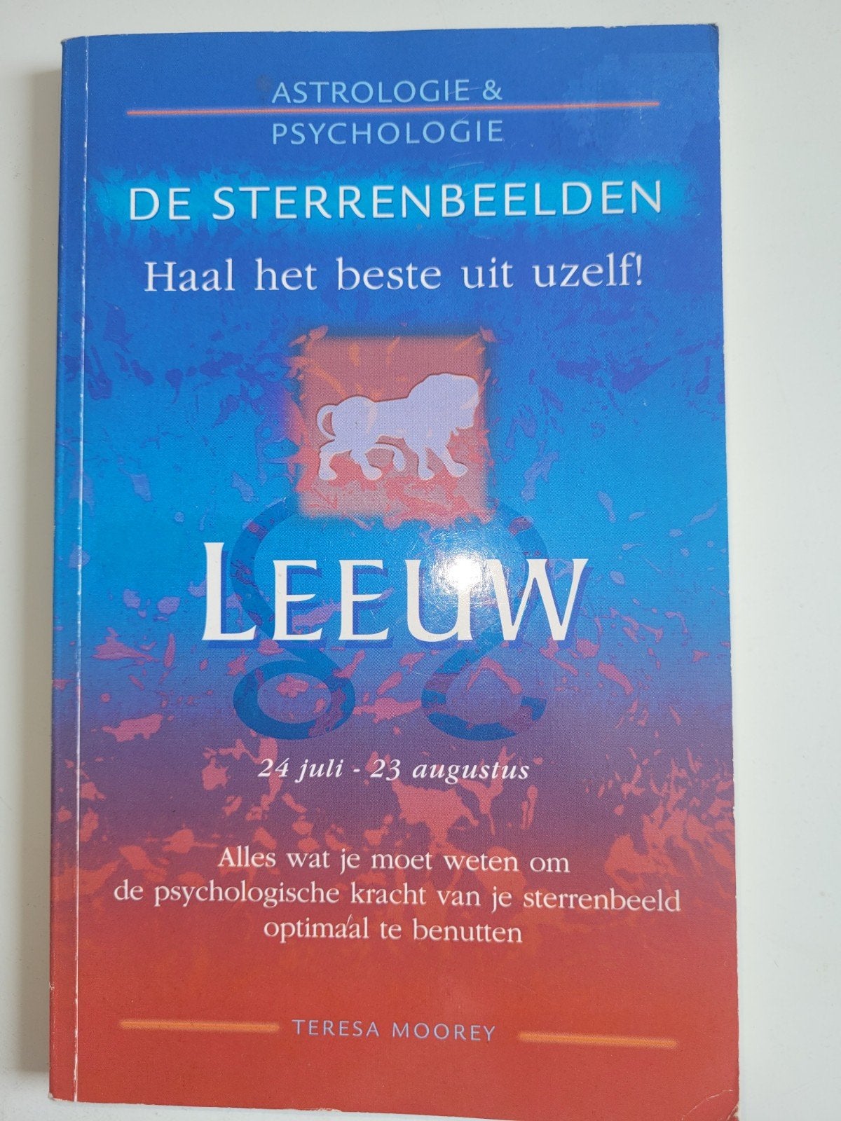 Astrologie & Psychologie: De Sterrenbeelden - Leeuw, Boeken, Teresa Moorey, Astrologie, Ophalen of Verzenden, Zo goed als nieuw
