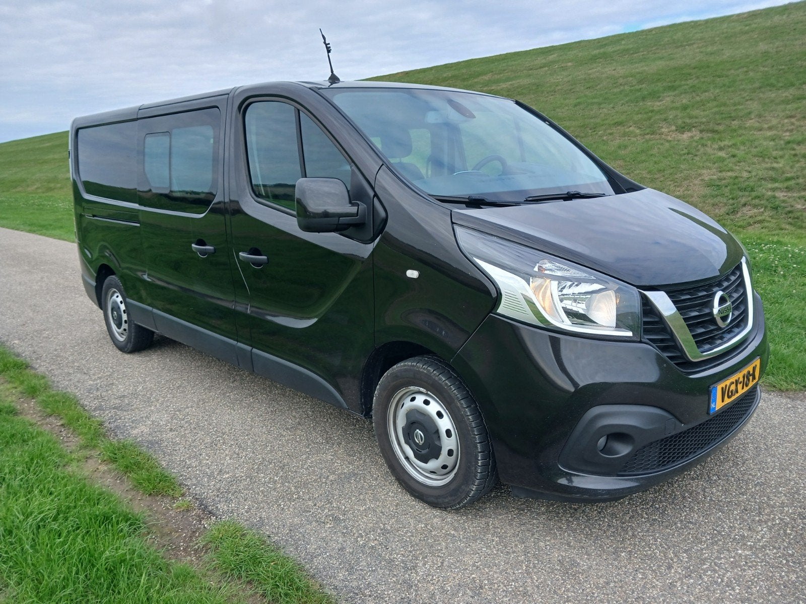 Nissan Nv300 2.0 dCi automaat dubbele cabine L2h1 2020 euro6, Auto's, 145 pk, Stof, 4 cilinders, 1926 kg