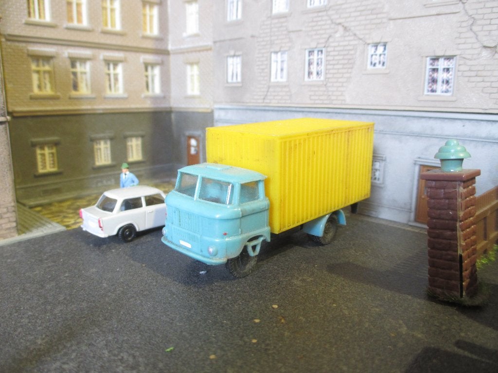 1965-1990 IFA W50 kofferwagen - DDR blauw-geel, Ophalen of Verzenden, Nieuw, Bus of Vrachtwagen