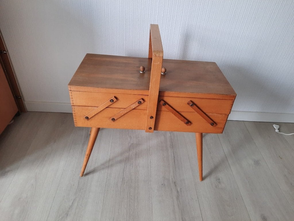 Mooie vintage naaikoffer op poten..., Ophalen, Huis en Inrichting