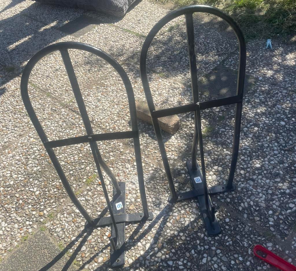 2x Zadel ophanger, Ophalen, Zo goed als nieuw
