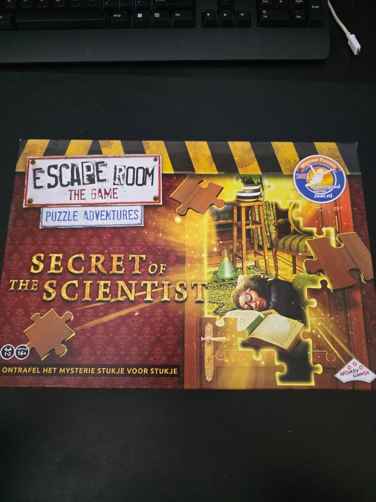 Escape Room The Game (Secret of the Scientist), Ophalen of Verzenden, Gebruikt, Identity games