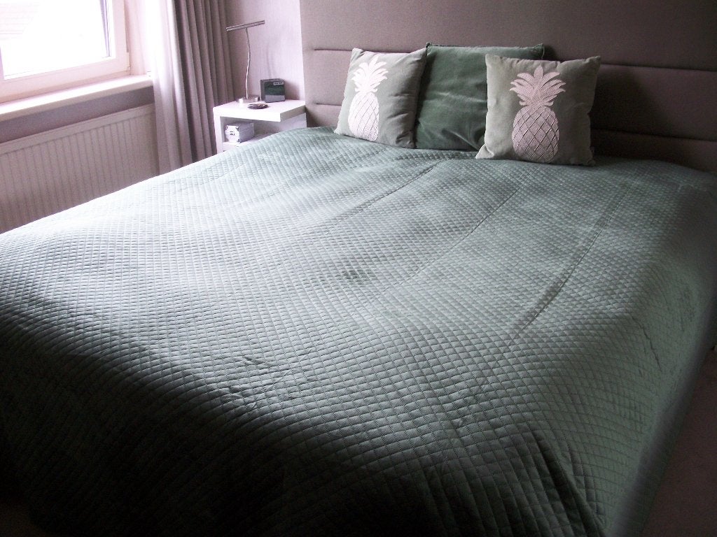 Sprei Leger Groen - Yellow - 270 x 260 cm - Nieuw, Tweepersoons, Ophalen of Verzenden, Zo goed als nieuw, Overige merken